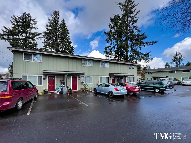 Brentwood Apartments — Photo 14