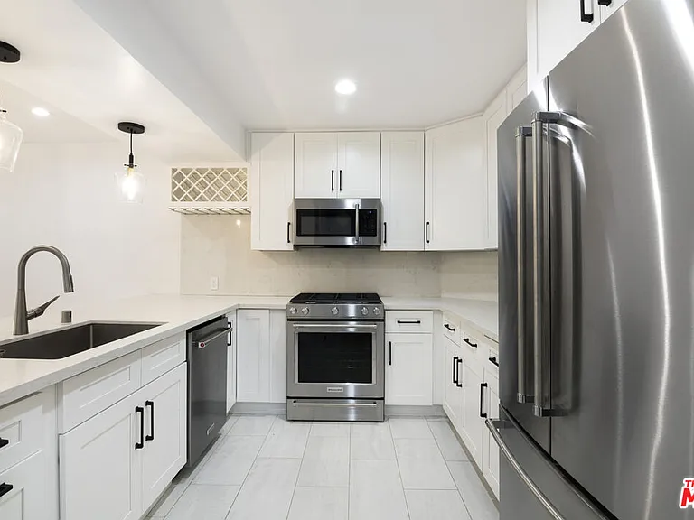 824 Westmount Dr #2 — Photo 8