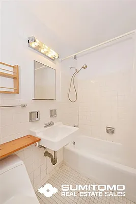 Rented by Sumitomo Real Estate Sales | media 17