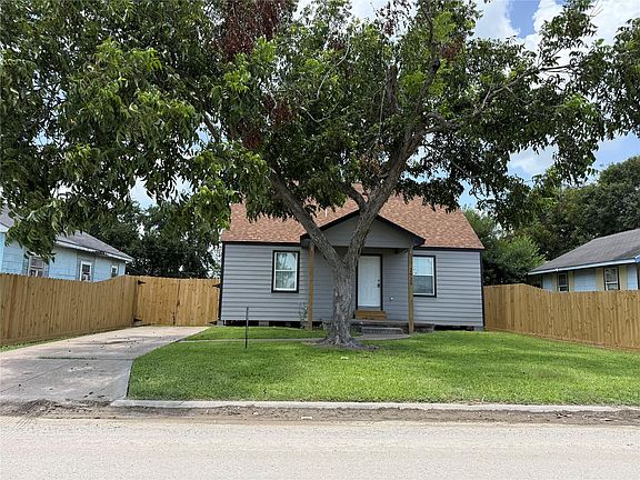 2nd image of 2925 17th St