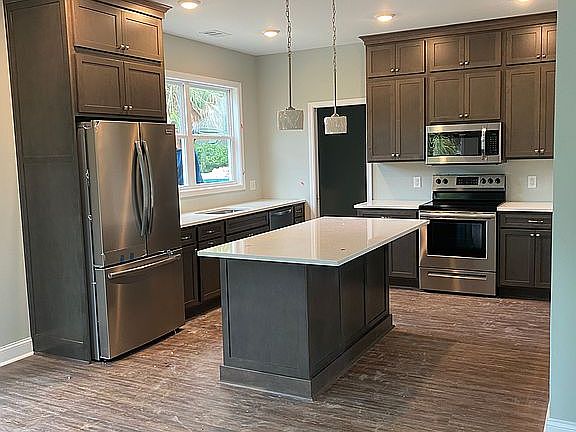 2nd image of 18 Oak Marsh Dr