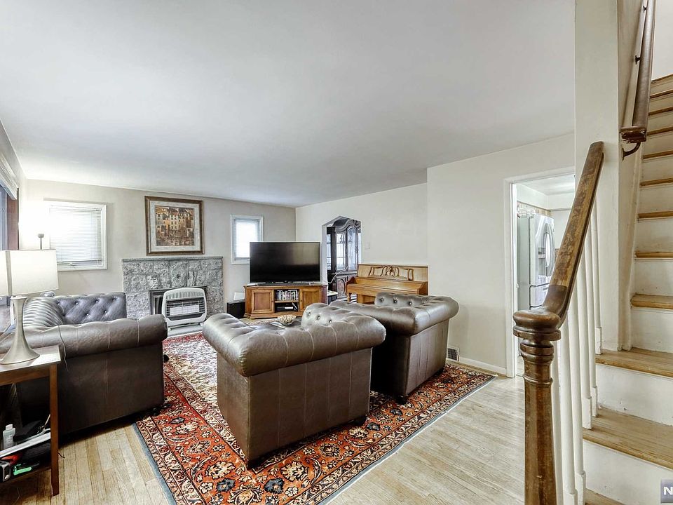 1st image of 981 Warren Parkway