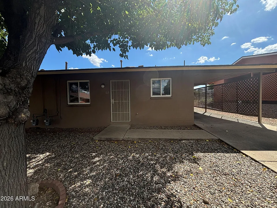 115 E Paula Cir