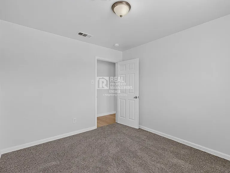 4525 Hunter St — Photo 28