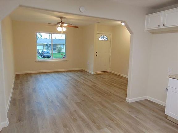5th image of 714 E Linda Dr