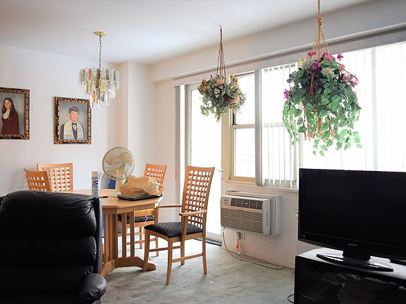 3rd image of 2942 W 5th St APT 009J