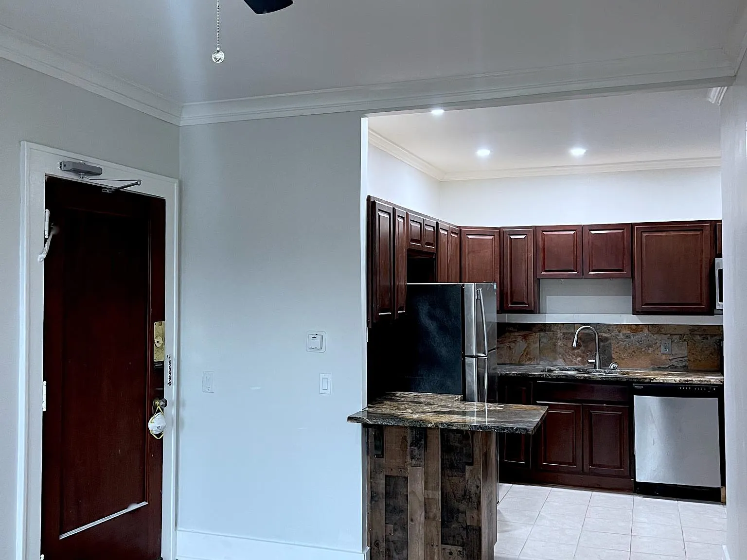 1 bed, 400 sqft, $1,200 — Photo 2