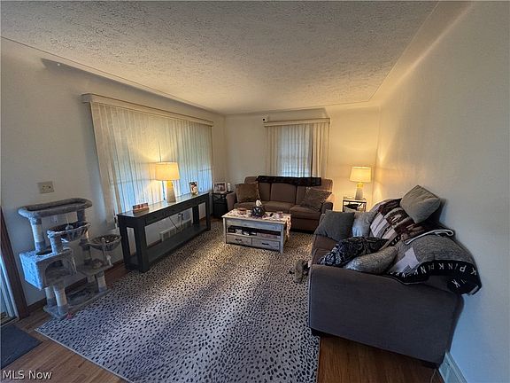 5th image of 449 Creed St