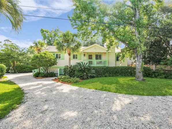213 Magnolia Ave, Saint Simons Island, GA 31522
