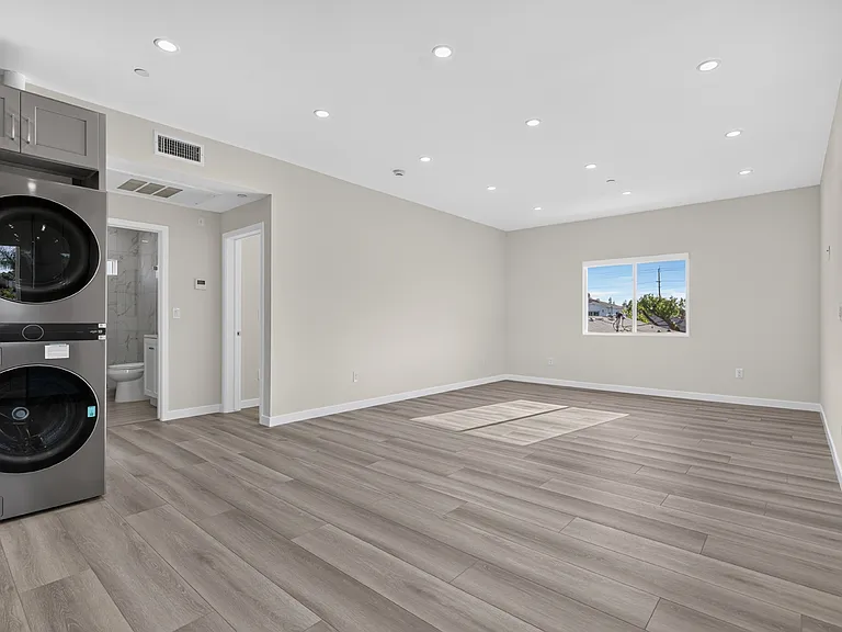 1809 N Avon St #201 — Photo 3