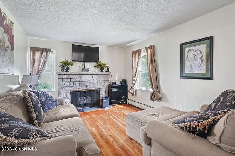2nd image of 118 Vaughn Drive