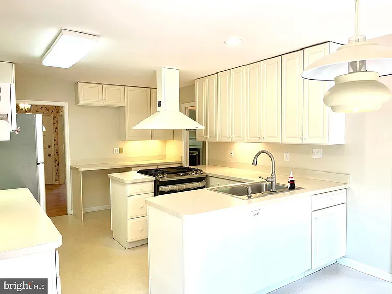 33 Monroe Ln — Photo 6