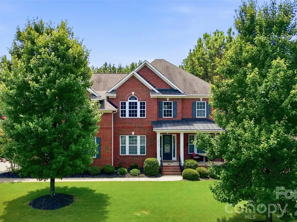 16518 Governors Club Ct, Charlotte, NC 28278