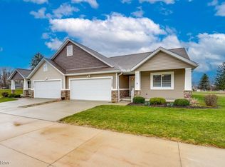 1122 Essex Ct, Akron, OH 44312