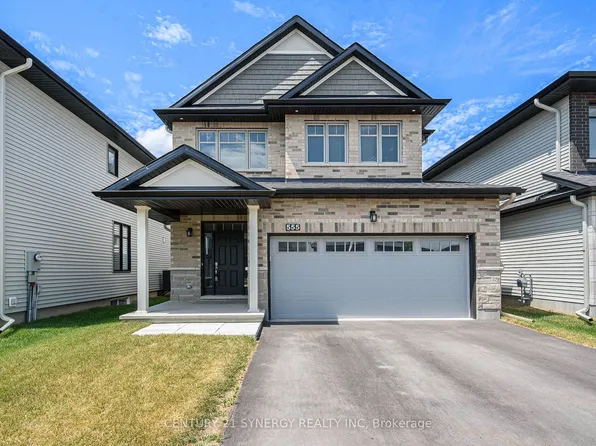 555 Bobolink Rdg, Ottawa, ON K2S 2P2