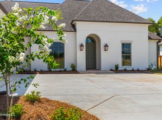 222 Parke Dr, Ridgeland, MS 39157