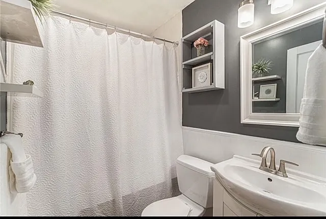 4207 W 62nd Ter — Photo 12