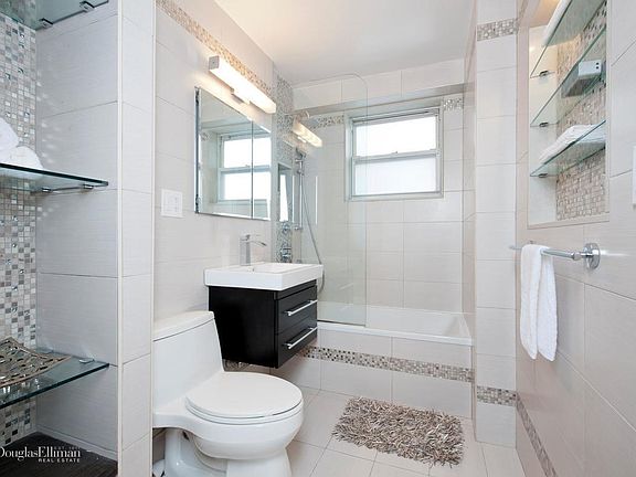 4th image of 5900 Arlington Ave APT 1G
