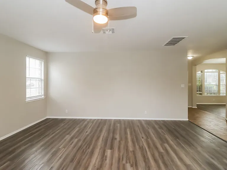 1626 Abbey Ln — Photo 9