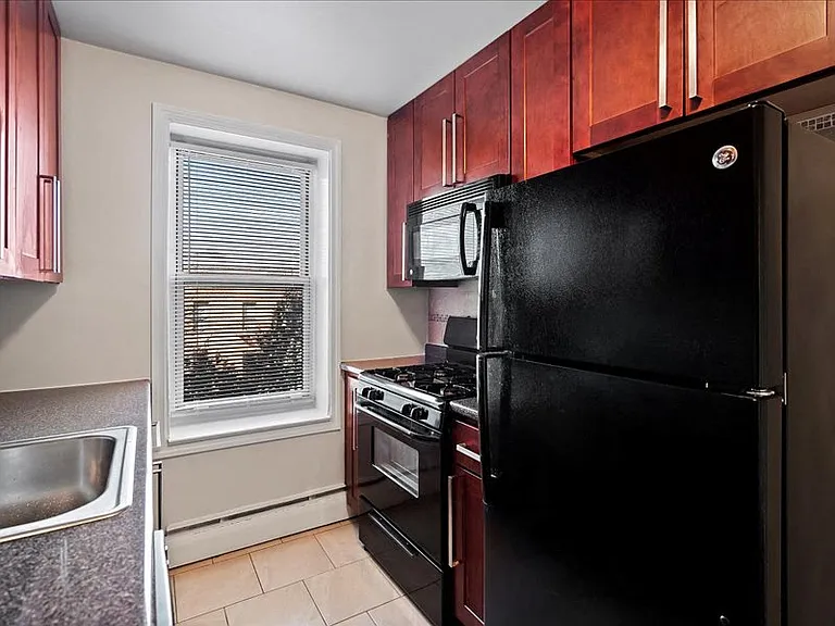 Whitehouse Apartments — Photo 7