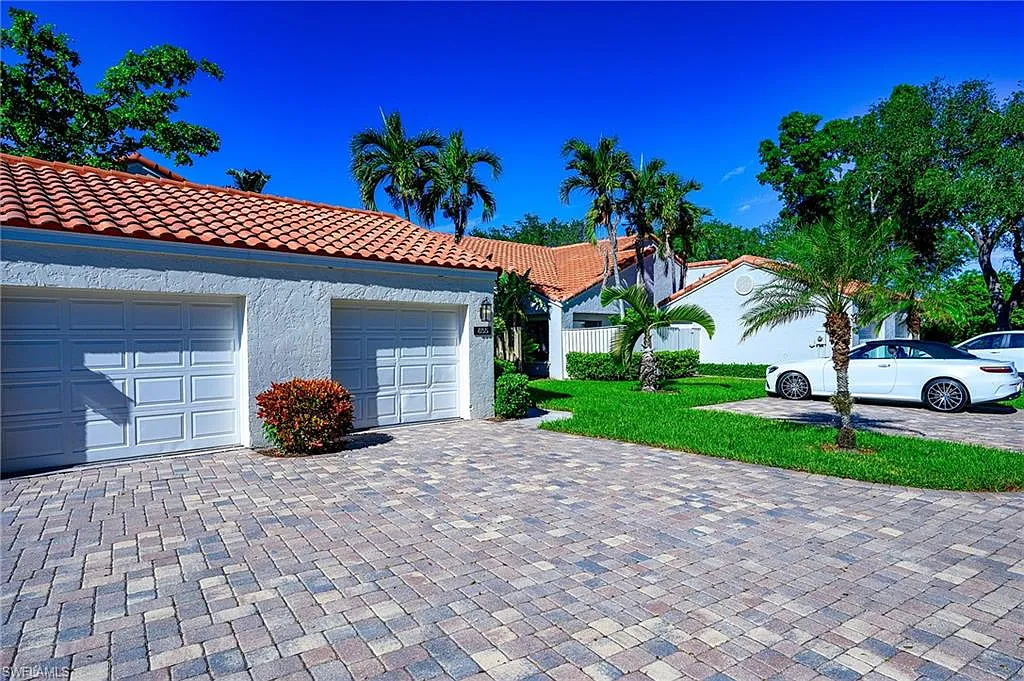 2 bed, 2.0 bath, 1359 sqft, $7,500 — Photo 2