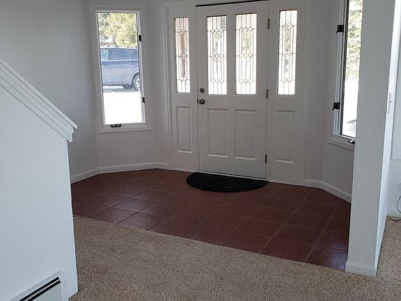 Entry/Foyer