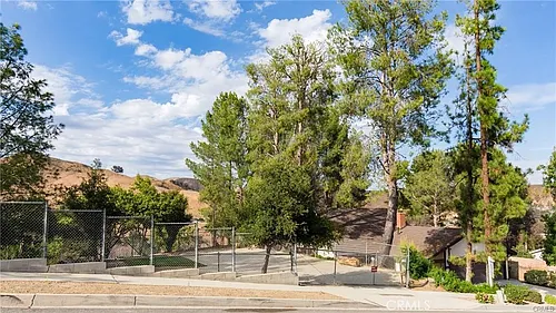 27601 Endeavor St Photo 1