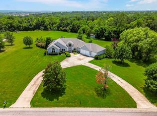 30605 Crystal Aire Dr, Grain Valley, MO 64029