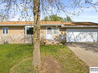 107 Linnwood Ln, Norfolk, NE 68701