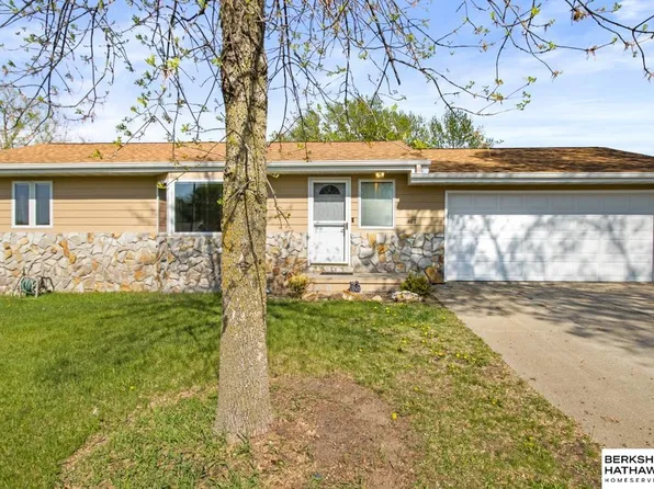 107 Linnwood Ln, Norfolk, NE 68701
