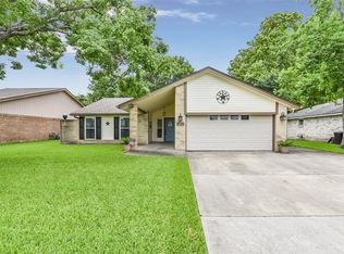 109 Wagon Ln N, Angleton, TX 77515