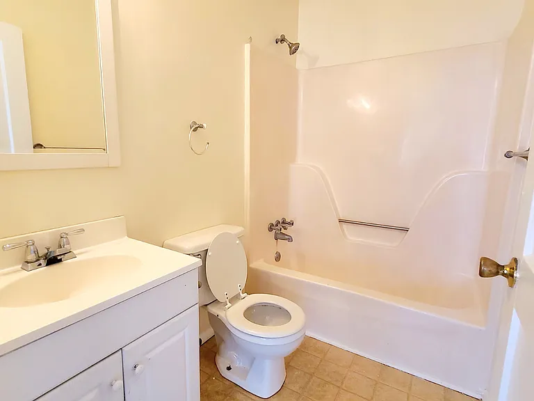 1207 Holden Dr — Photo 11