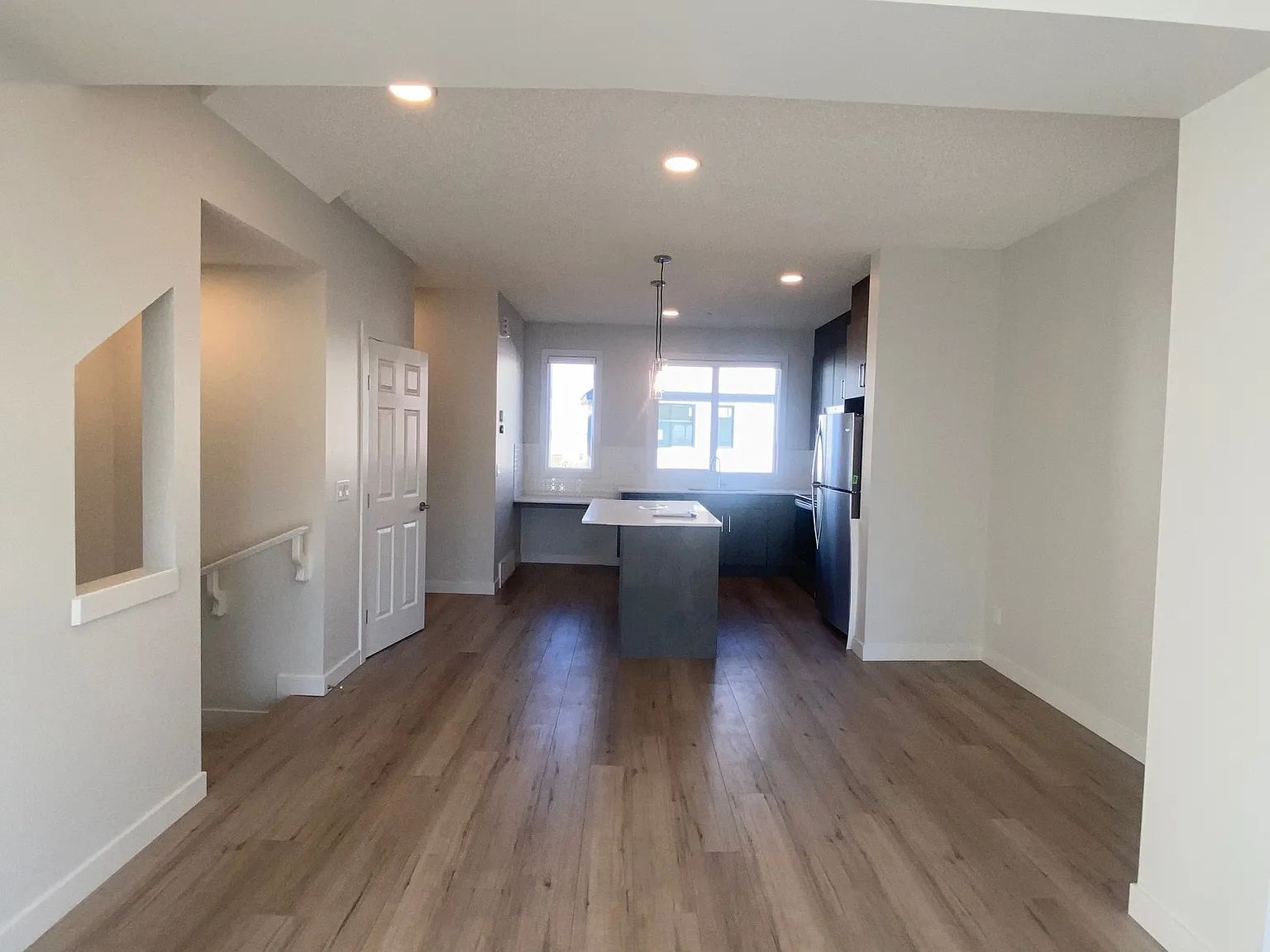 11910 35 Ave Sw - New Condition Townhouse 3 Beds 2.5 Baths + Flex Room With Window Dbl Garage In ... — Photo 2