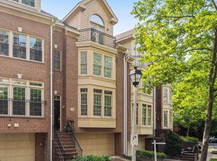 1554 N Colonial Ter, Arlington, VA 22209