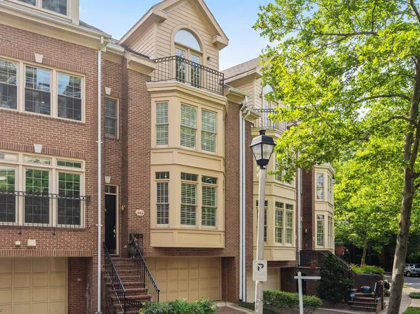 1554 N Colonial Ter, Arlington, VA 22209