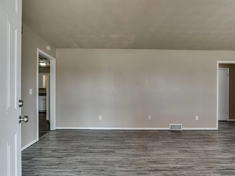 3005 SW 52nd Pl — Photo 5