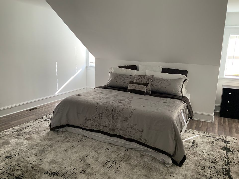 2nd image of 1147 Evergreen Ave #1