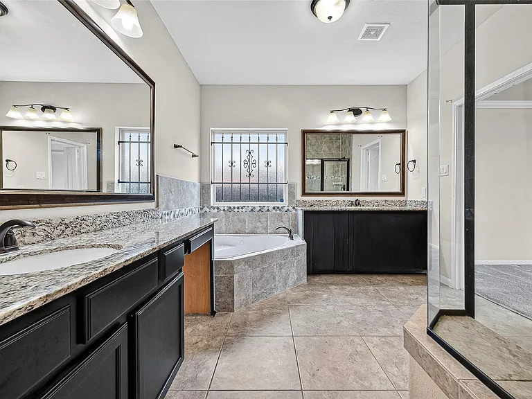 2931 Oakdale Landing Ct — Photo 45
