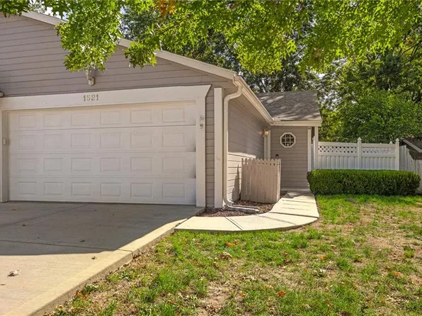 1521 E 123rd St, Olathe, KS 66061