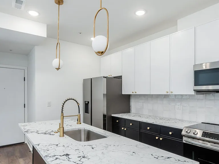 608 S American St #7 — Photo 4