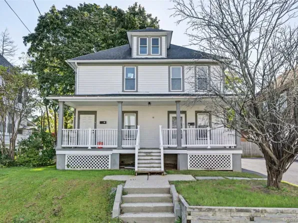 18 Chestnut St, Middletown, NY 10940