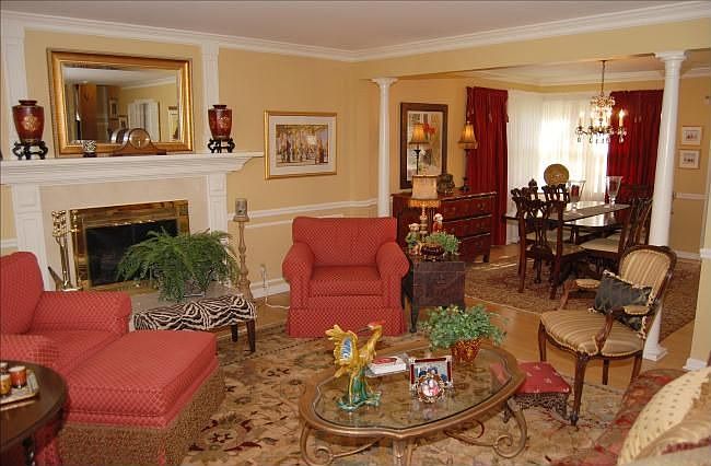 Professionally decorated LR with Fireplace