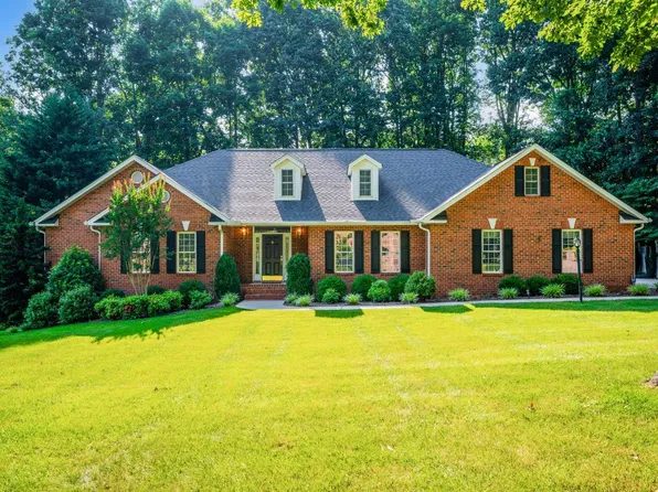 1065 Mistwood Pl, Forest, VA 24551