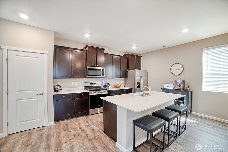 3rd image of 615 Mount Peak Street N
