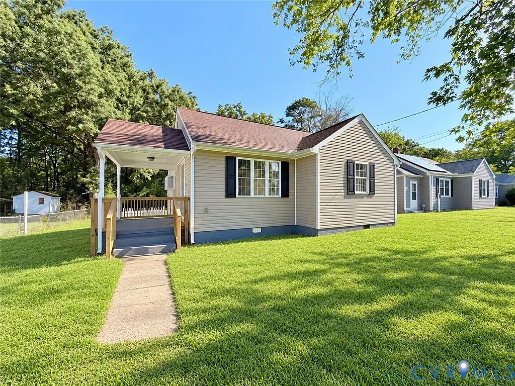 2 bed, 1.0 bath, 824 sqft, $1,745 — Photo 2