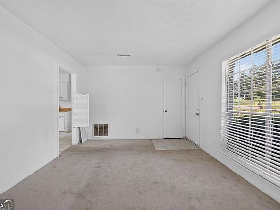 3rd image of 150 Woodcrest Way