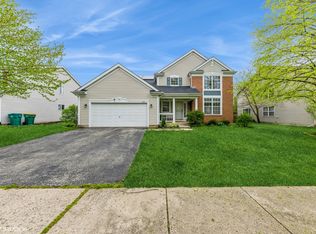 214 Lexington Ct, Grayslake, IL