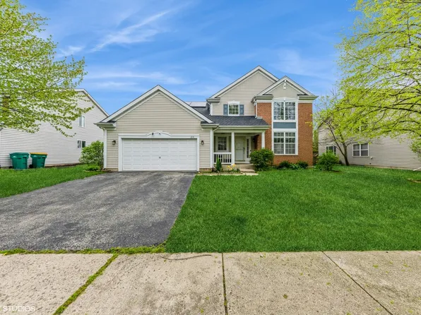 214 Lexington Ct, Grayslake, IL 60030