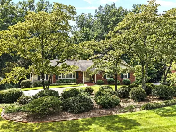 311 Pineridge Dr, Winston Salem, NC 27104