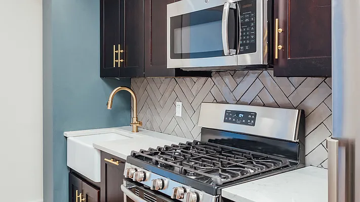 Rented by Metro Prop NY Corp | media 3